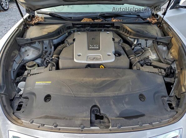 JN1BY1AP2JM181151 2018 INFINITI Q70 Silver Rear interior view