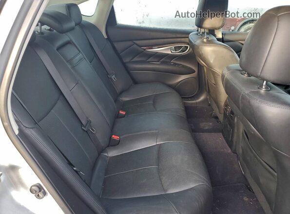JN1BY1AP2JM181151 2018 INFINITI Q70 Silver Rear seats view