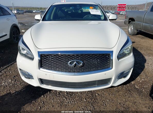 JN1BY1AP6JM180696 2018 INFINITI Q70 White Widok zestawu wskaźników