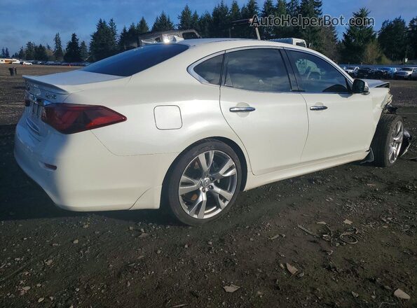 JN1BY1AP9JM180806 2018 INFINITI Q70 White Rear right