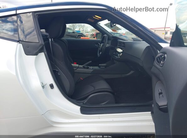 JN1BZ4AH9RM367675 2024 NISSAN Z Белый Вид салона спереди