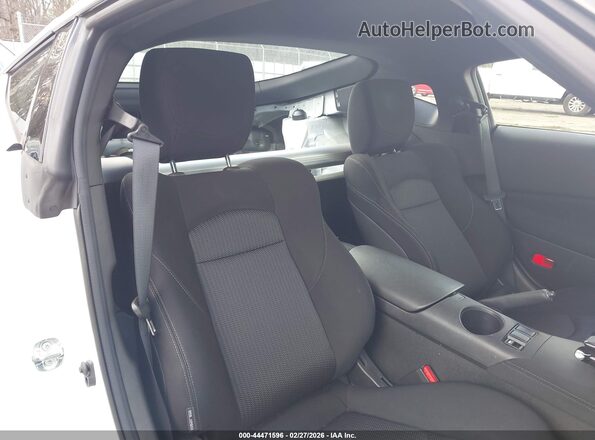 JN1BZ4AH9RM367675 2024 NISSAN Z Белый Вид наклейки с VIN-кодом