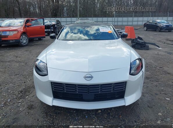 JN1BZ4AH9RM367675 2024 NISSAN Z Белый Вид щитка приборов