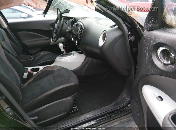 JN8AF5MR8HT703689 2017 NISSAN JUKE Черный Вид салона спереди