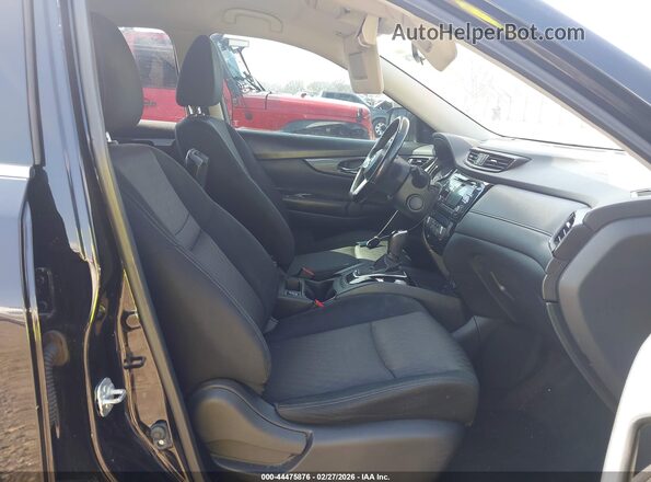 JN8AT2MT7HW144685 2017 NISSAN ROGUE Black წინა სალონის ხედი