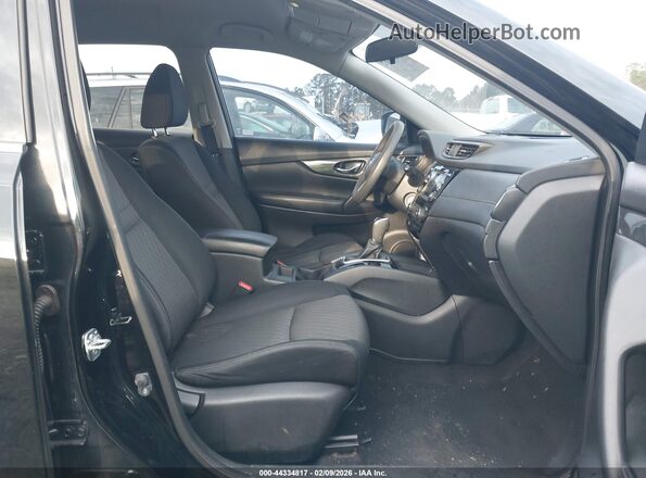 JN8AT2MTXHW145281 2017 NISSAN ROGUE Черный Вид салона спереди