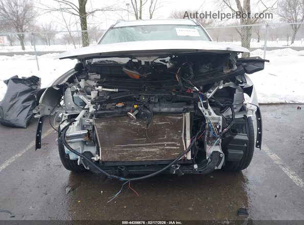 JN8AT2MTXHW396706 2017 NISSAN ROGUE Серебряный Вид спереди