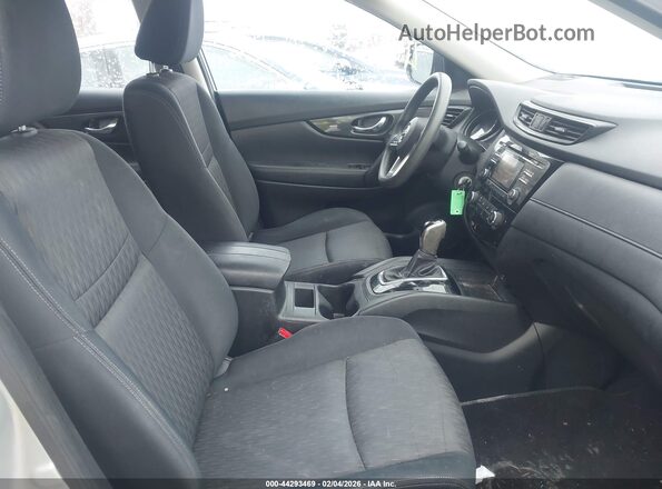 JN8AT2MV6HW259876 2017 NISSAN ROGUE Серебряный Вид салона спереди
