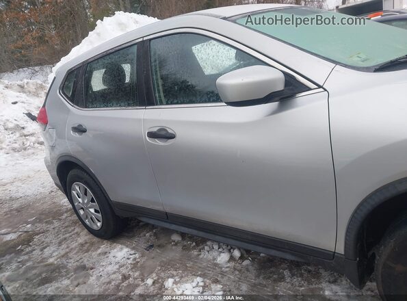 JN8AT2MV6HW259876 2017 NISSAN ROGUE Серебряный Вид задней части салона