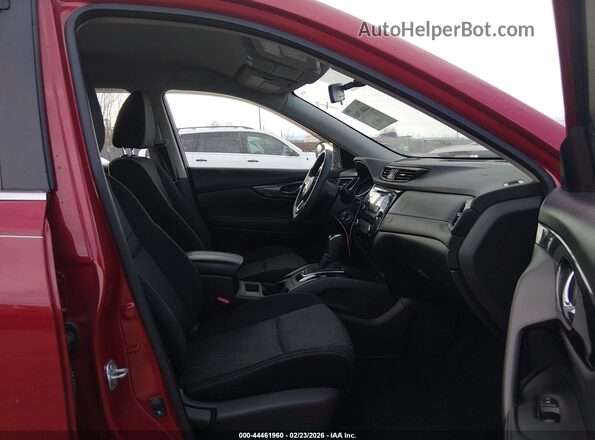 JN8AT2MV7HW254041 2017 NISSAN ROGUE Красный Вид салона спереди