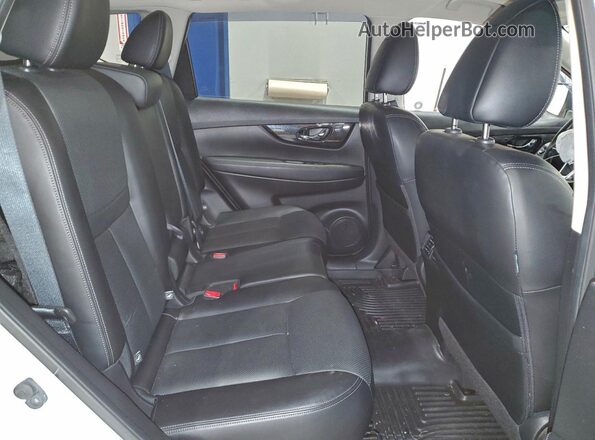 JN8AT2MV7JW351505 2018 NISSAN ROGUE Белый Вид задней части салона