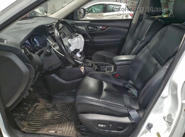 JN8AT2MV7JW351505 2018 NISSAN ROGUE Белый Вид салона спереди