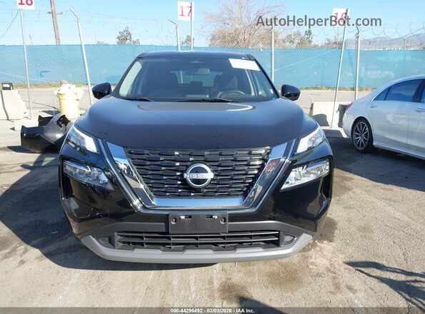 JN8BT3BA7PW437089 2023 NISSAN ROGUE Черный Вид задней части салона