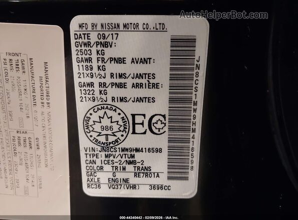 JN8CS1MW9HM416598 2017 INFINITI QX70 Black Vista del compartimento del motor