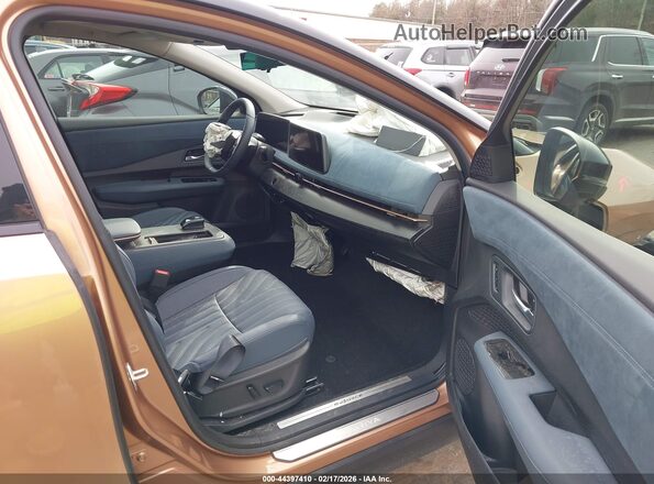 JN8DF0CH8SM766379 2025 NISSAN ARIYA Gold Widok wnętrza z przodu