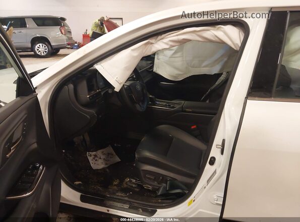 JTDAFAAF1R3007157 2024 TOYOTA CROWN White Սալոնի դիմացի տեսք