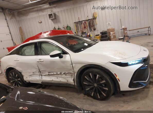 JTDAFAAF1R3007157 2024 TOYOTA CROWN White Սալոնի հետևի տեսք