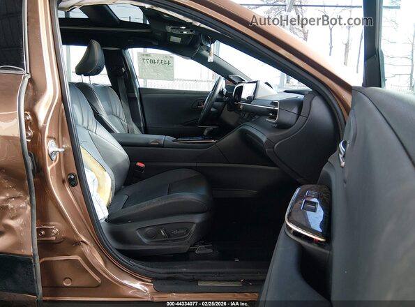 JTDAFAAF8S3011728 2025 TOYOTA CROWN Brown Front interior view