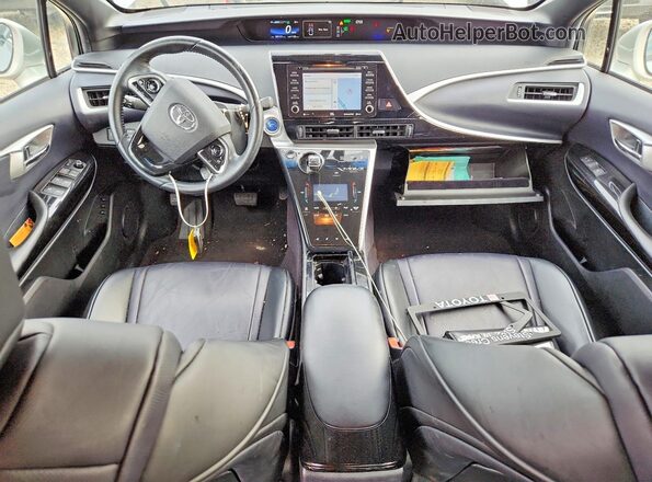 JTDBVRBD2JA004996 2018 TOYOTA MIRAI Silver Вид панелі приладів
