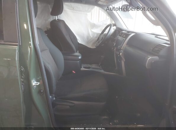 JTEGU5JR4N5273459 2022 TOYOTA 4RUNNER Green Front interior view