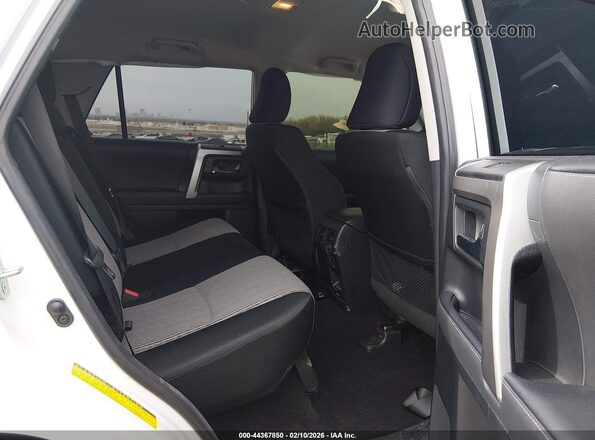 JTEMU5JR5R6291889 2024 TOYOTA 4RUNNER White VIN կոդի պիտակի տեսք