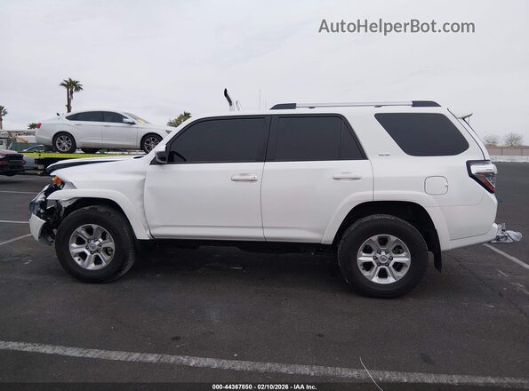 JTEMU5JR5R6291889 2024 TOYOTA 4RUNNER White Սալոնի 360 աստիճան տեսք