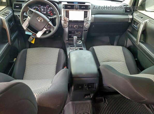 JTEMU5JR8R6222811 2024 TOYOTA 4RUNNER Белый Вид панели приборов