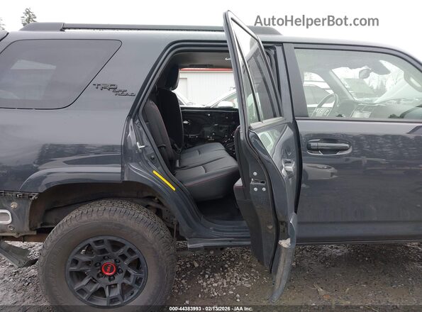 JTERU5JR1R6300769 2024 TOYOTA 4RUNNER Gray VIN კოდის სტიკერის ხედი