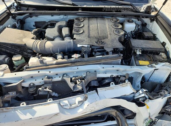 JTERU5JR5P6112866 2023 TOYOTA 4RUNNER White Вид підкапотного простору