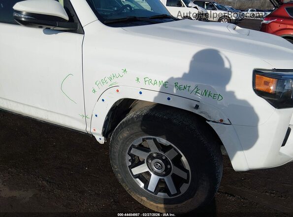 JTERU5JR9R6265446 2024 TOYOTA 4RUNNER White Widok z przodu