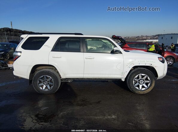 JTERU5JR9R6265446 2024 TOYOTA 4RUNNER White Widok wnętrza z tyłu