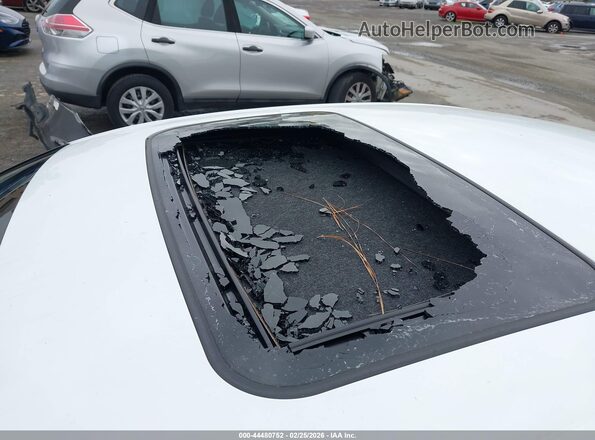 JTHBA1D29J5082031 2018 LEXUS IS 300 White Widok z przodu
