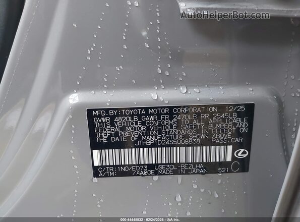 JTHBP1D24S5008838 2025 LEXUS IS 500 Gray Vista del compartimento del motor