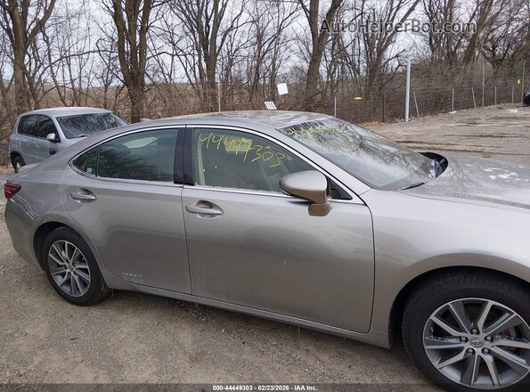 JTHBW1GG5G2103704 2016 LEXUS ES 300H Silver Вид задньої частини салону