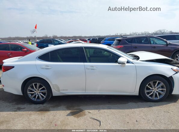 JTHBW1GGXG2109143 2016 LEXUS ES 300H White Вид задньої частини салону