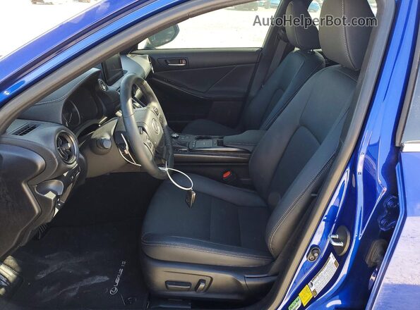 JTHBZ1B27S5087001 2025 LEXUS IS Blue Widok wnętrza z przodu