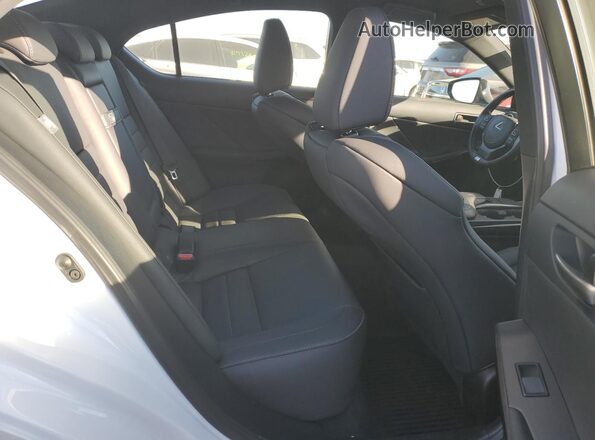 JTHGZ1E21N5026183 2022 LEXUS IS White Widok tylnych siedzeń