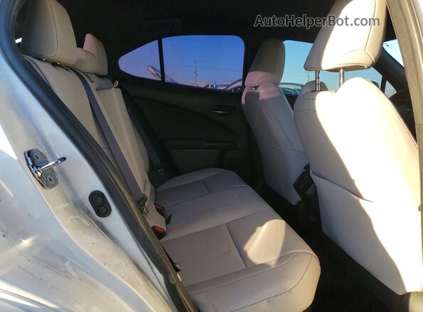 JTHP9JBH7M2048035 2021 LEXUS UX White Սալոնի հետևի տեսք