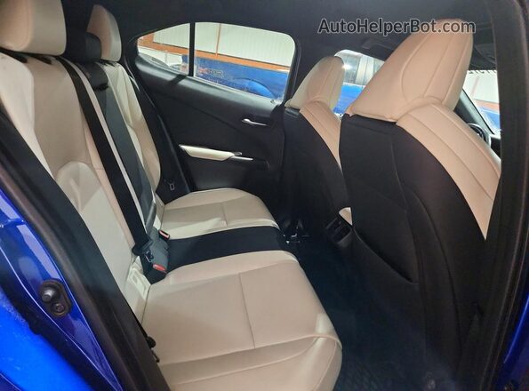 JTHR9JBH4M2047806 2021 LEXUS UX Blue Вид задніх сидінь