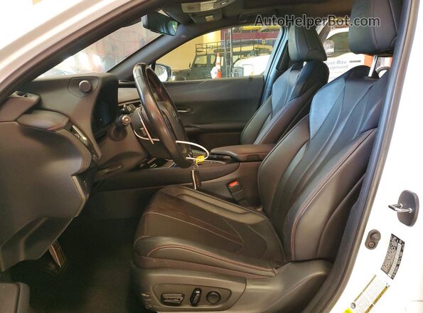 JTHR9JBH8M2038669 2021 LEXUS UX White Вид салону спереду