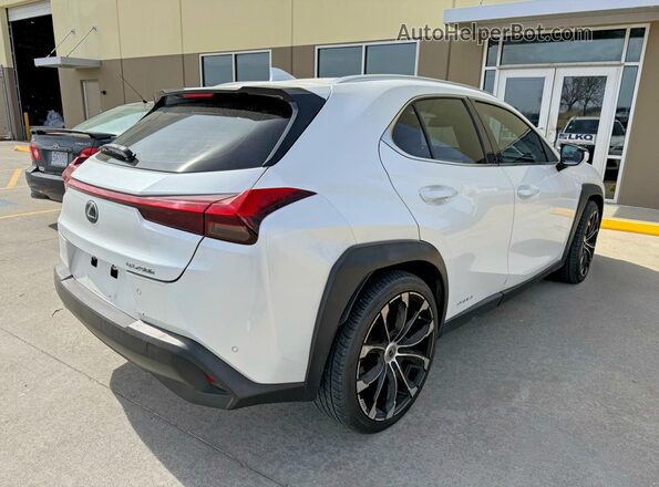 JTHU9JBHXK2019709 2019 LEXUS UX White Vista frontal