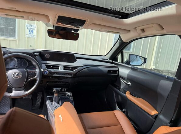 JTHU9JBHXK2019709 2019 LEXUS UX White Vista de los asientos traseros