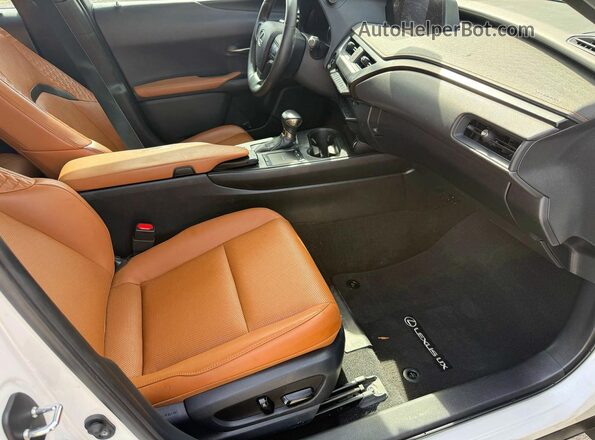 JTHU9JBHXK2019709 2019 LEXUS UX White Vista trasera