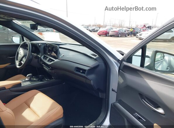JTHUCJDH5S2004470 2025 LEXUS UX 300H Silver წინა სალონის ხედი