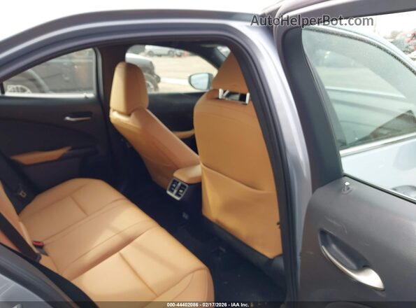 JTHUCJDH5S2004470 2025 LEXUS UX 300H Silver VIN კოდის სტიკერის ხედი