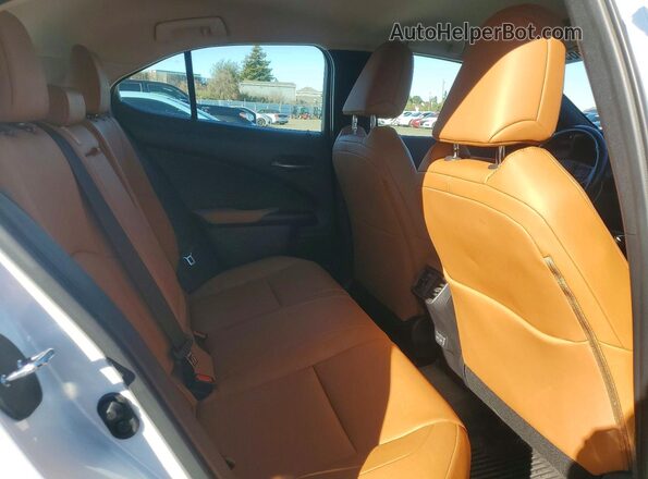 JTHX9JBH2N2059414 2022 LEXUS UX White Вид задніх сидінь
