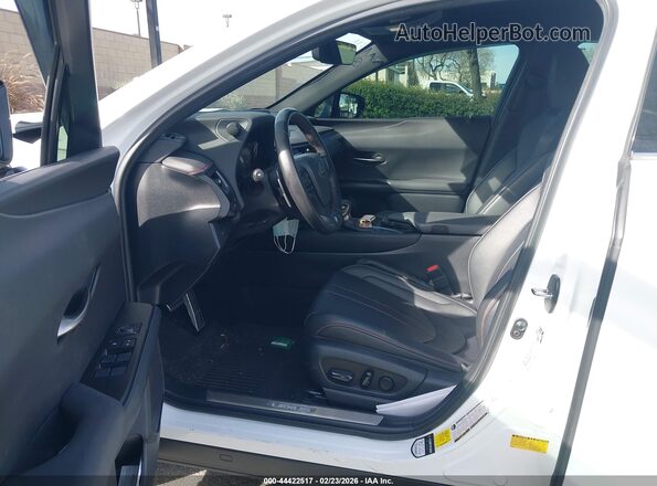 JTHY3JBH1K2014000 2019 LEXUS UX 200 White Widok wnętrza z przodu