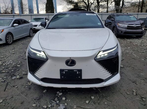 JTJAAAAB2PA007377 2023 LEXUS RZ Белый Вид спереди