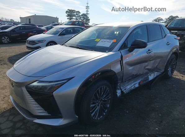 JTJAAAAB4PA006134 2023 LEXUS RZ 450E Серебряный Вид спереди