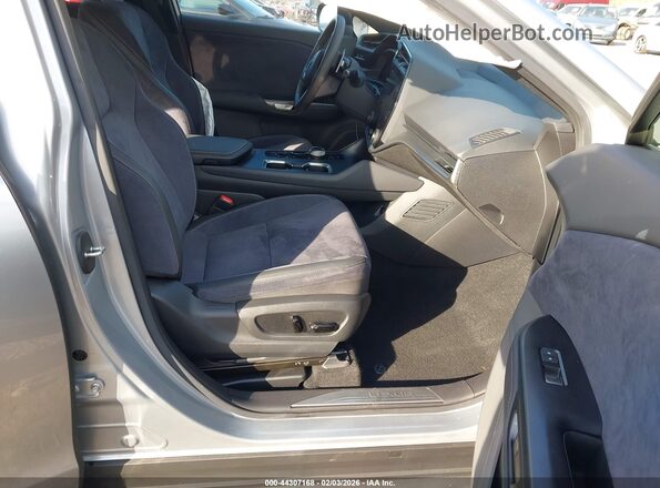 JTJAAAAB4PA006134 2023 LEXUS RZ 450E Серебряный Вид салона спереди